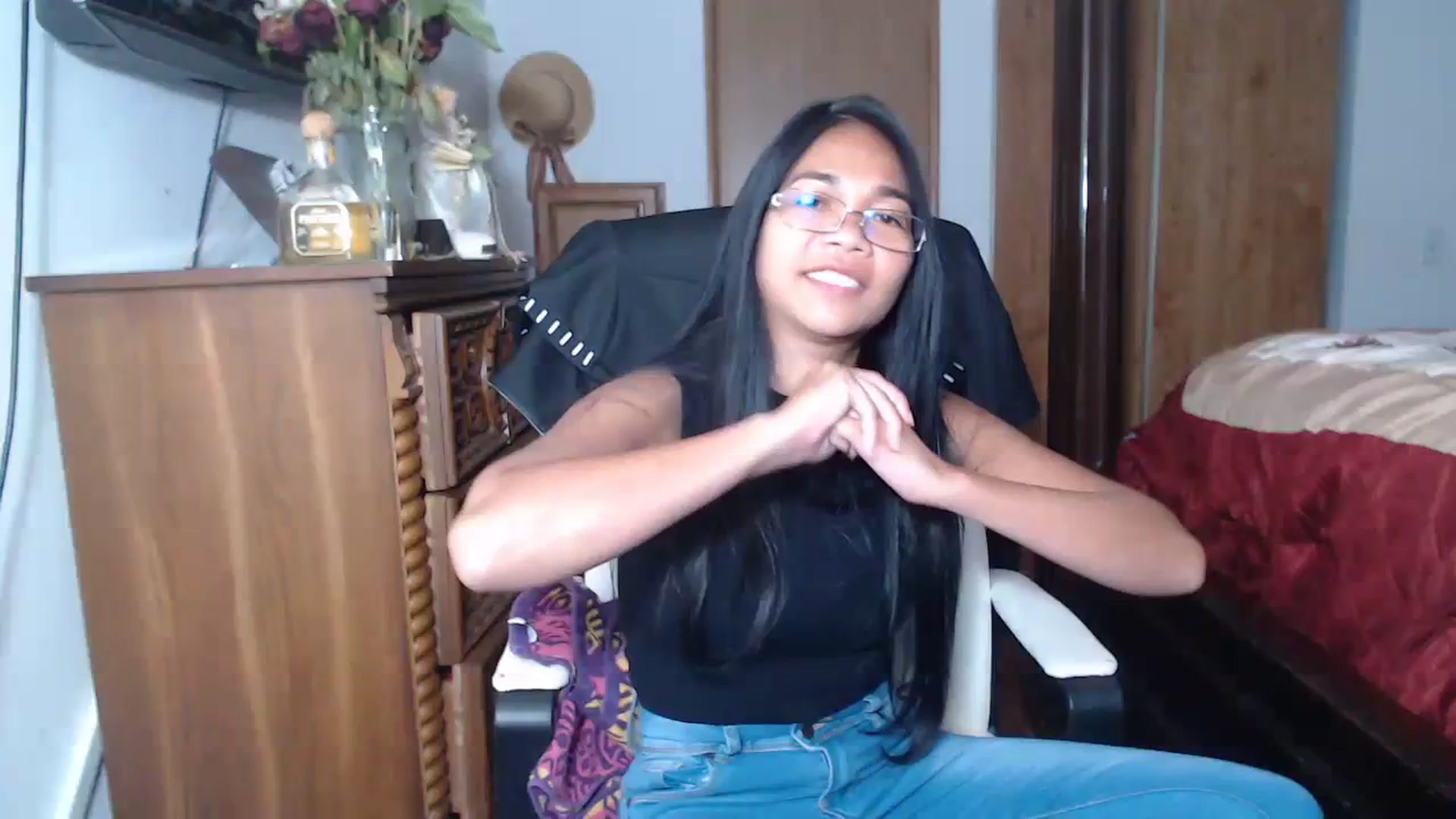 Gallery image thumbnail from Littlekai2023's myfreecams stream on, 06/19/2023, 07:38 image 9 of 20