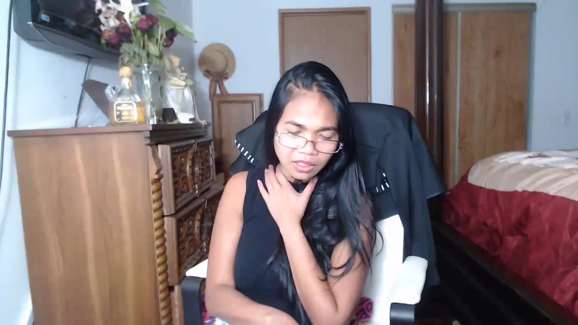 Gallery image thumbnail from Littlekai2023's myfreecams stream on, 06/19/2023, 07:52 image 17 of 20