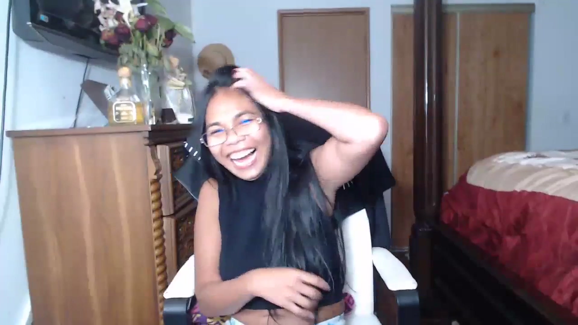 Gallery image thumbnail from Littlekai2023's myfreecams stream on, 06/19/2023, 07:52 image 9 of 20