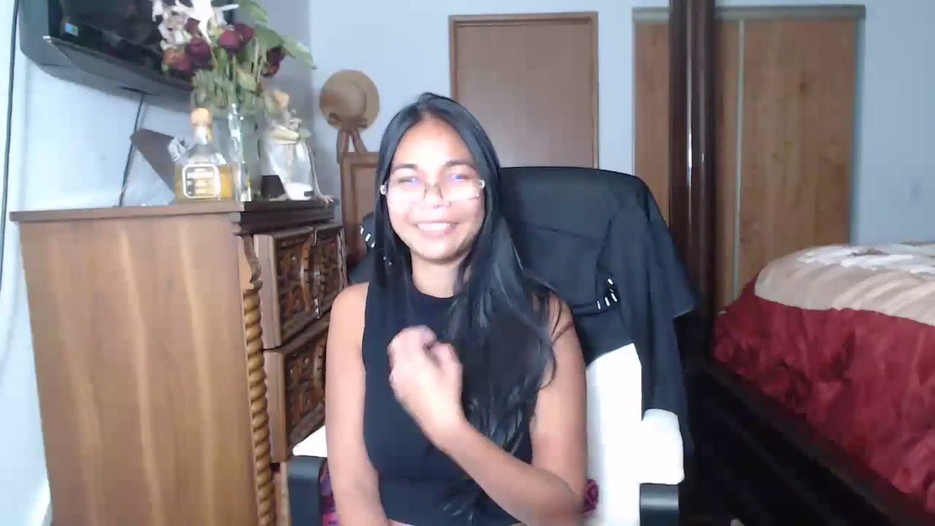 Gallery image thumbnail from Littlekai2023's myfreecams stream on, 06/19/2023, 07:52 image 12 of 20