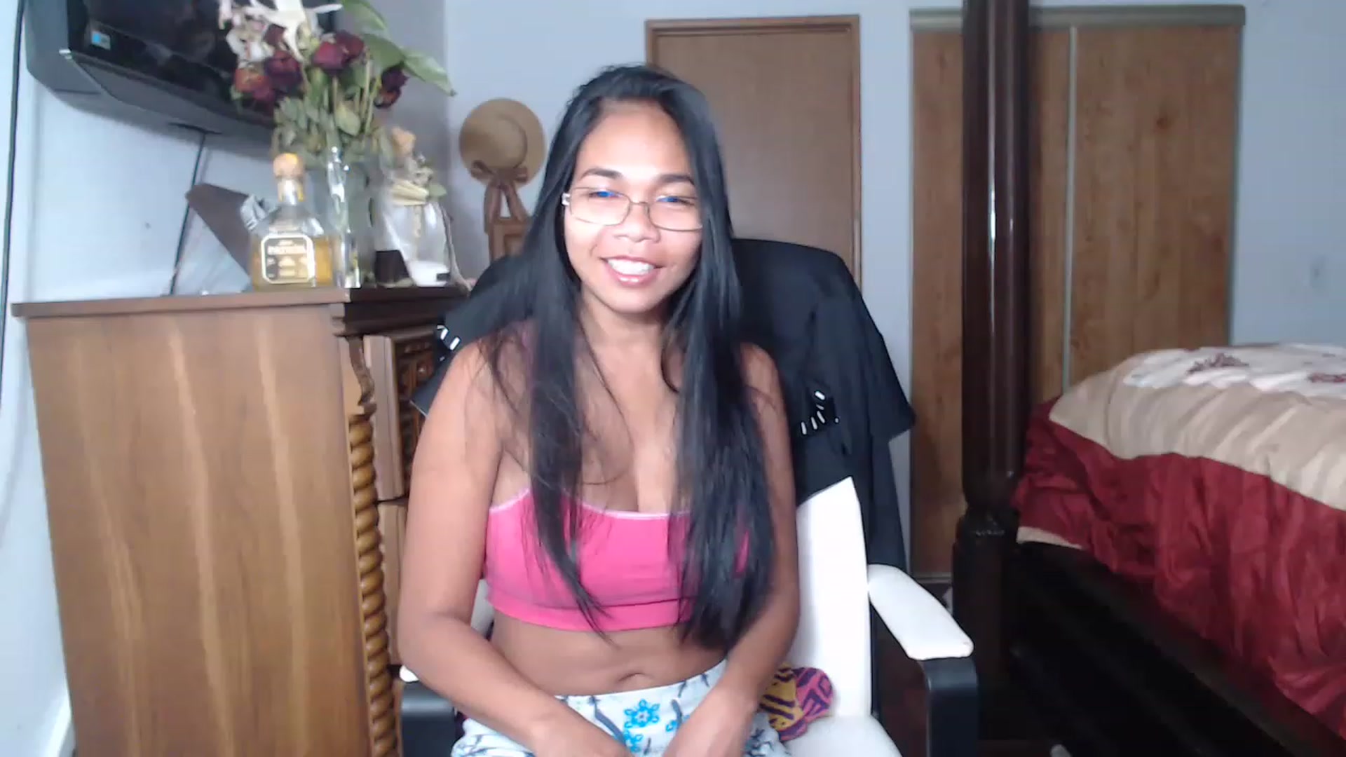 Gallery image thumbnail from Littlekai2023's myfreecams stream on, 06/19/2023, 19:33 image 10 of 20