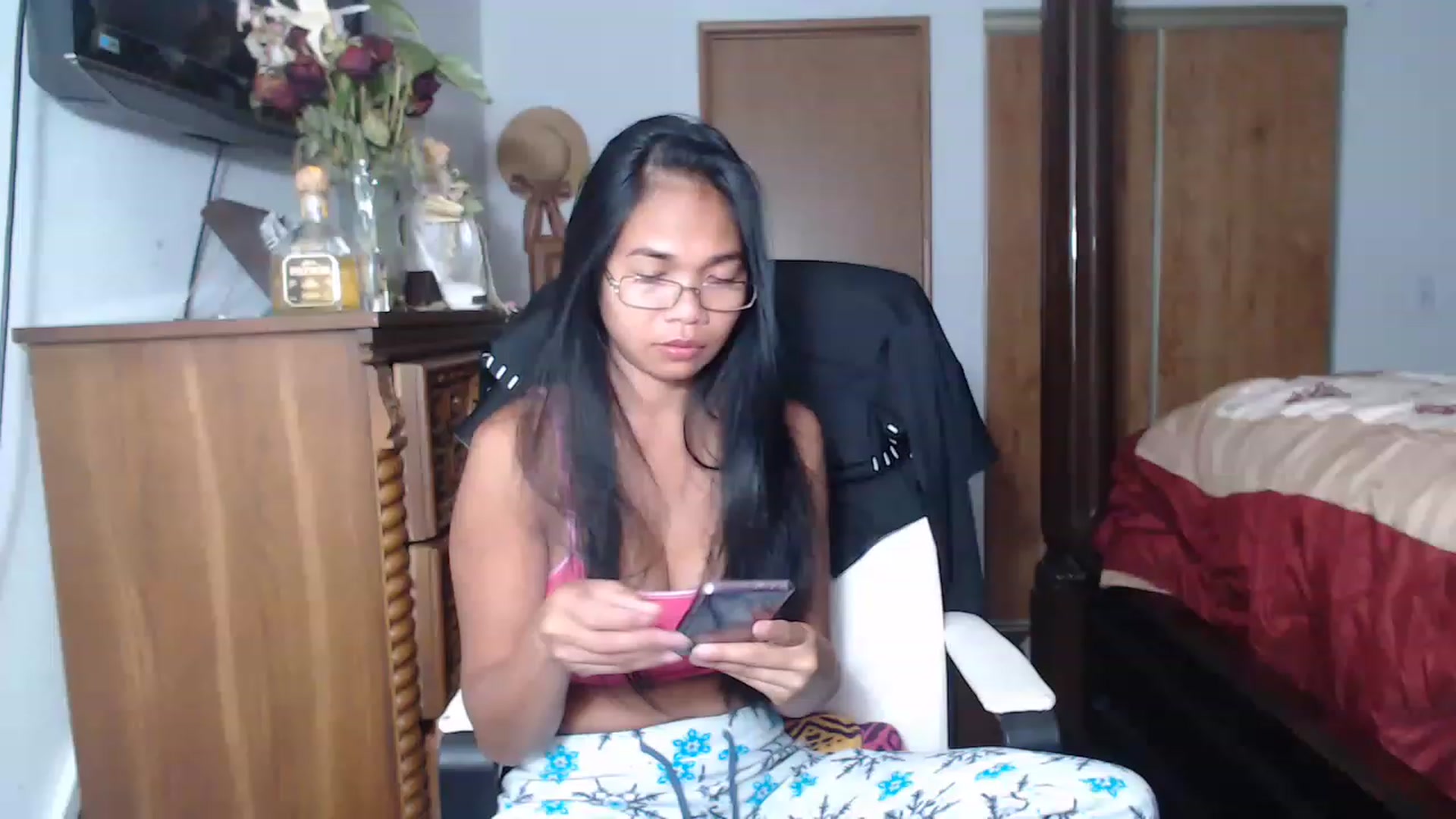 Gallery image thumbnail from Littlekai2023's myfreecams stream on, 06/19/2023, 19:33 image 14 of 20