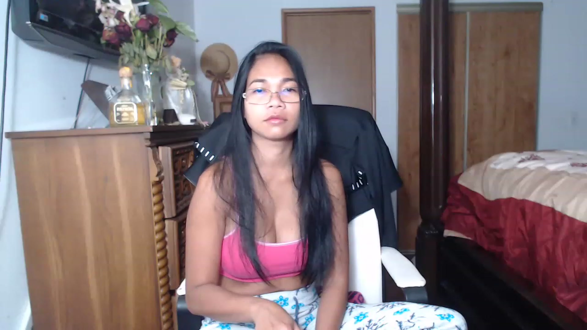 Gallery image thumbnail from Littlekai2023's myfreecams stream on, 06/19/2023, 19:33 image 15 of 20