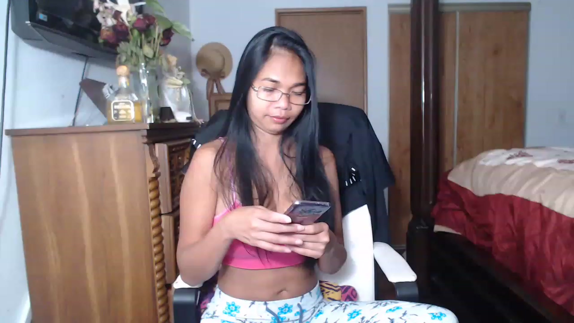 Gallery image thumbnail from Littlekai2023's myfreecams stream on, 06/19/2023, 19:33 image 18 of 20