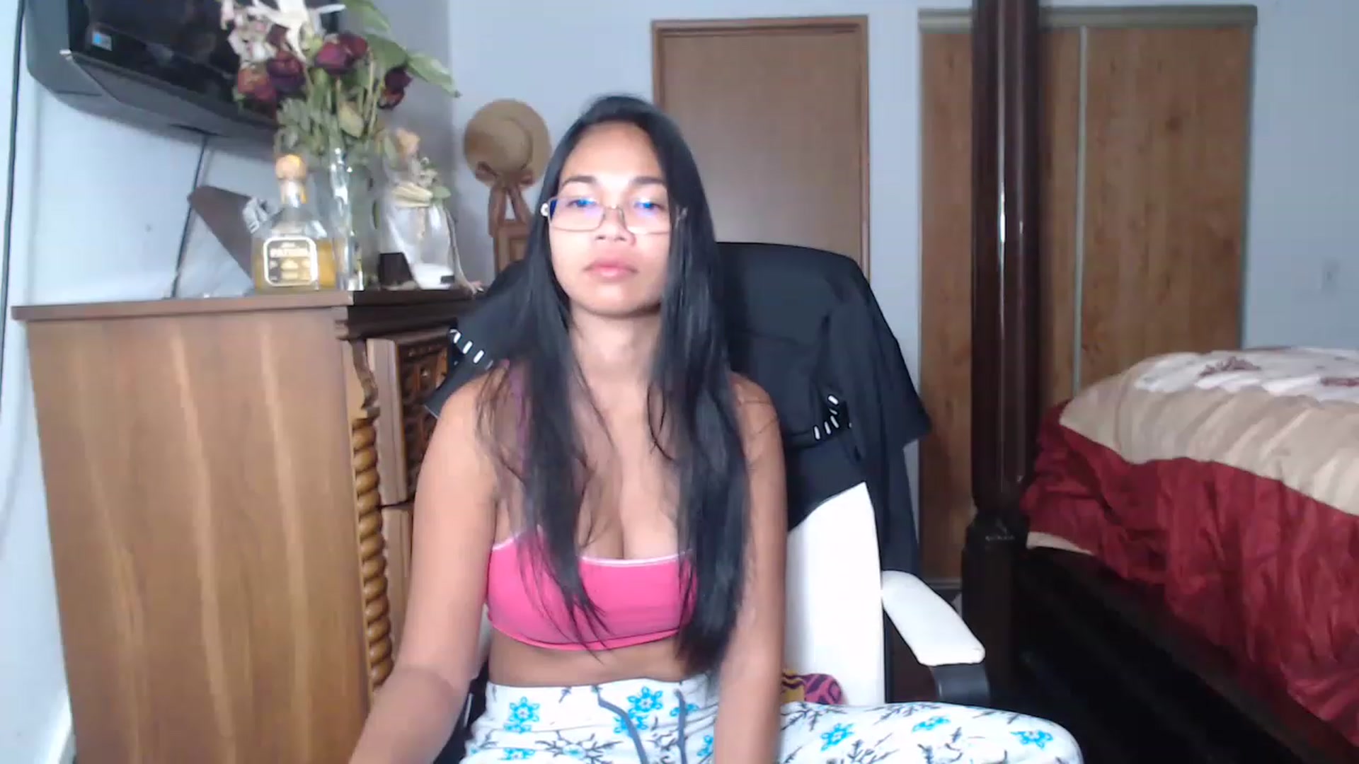 Gallery image thumbnail from Littlekai2023's myfreecams stream on, 06/19/2023, 19:33 image 17 of 20