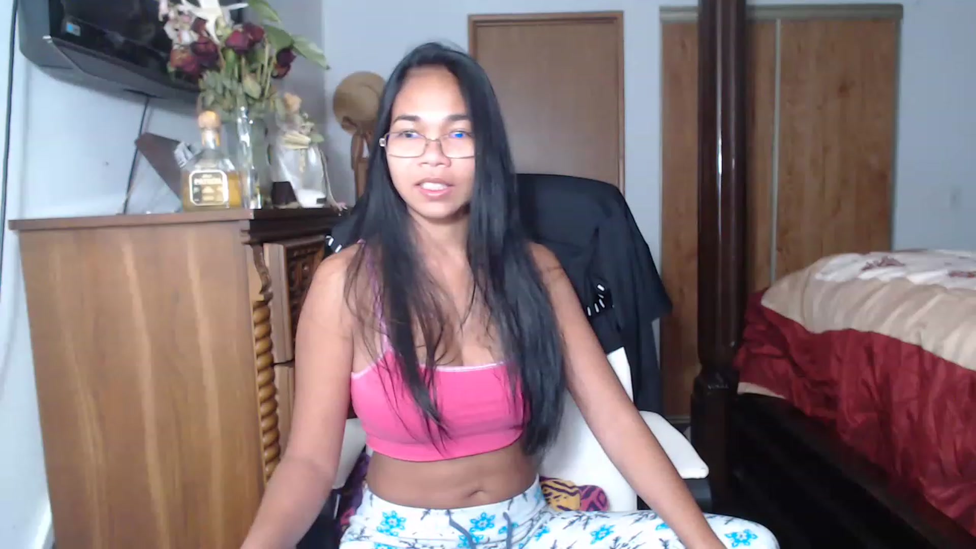Gallery image thumbnail from Littlekai2023's myfreecams stream on, 06/19/2023, 19:33 image 19 of 20