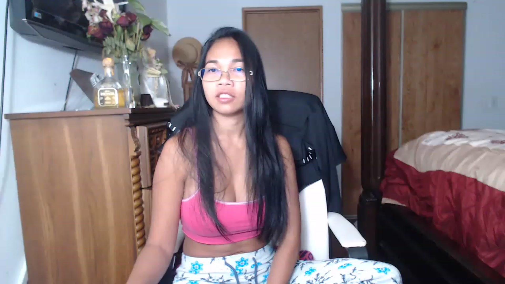 Gallery image thumbnail from Littlekai2023's myfreecams stream on, 06/19/2023, 19:33 image 12 of 20