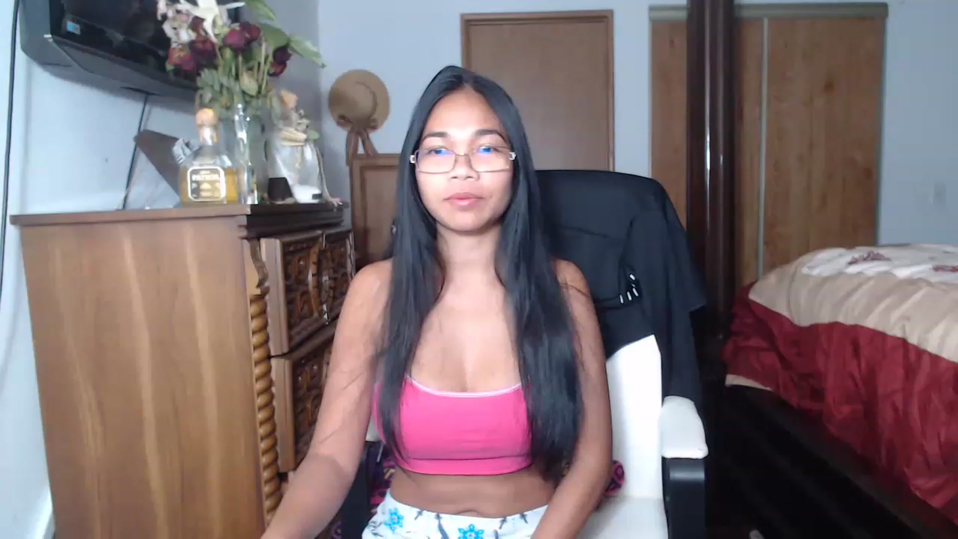Gallery image thumbnail from Littlekai2023's myfreecams stream on, 06/19/2023, 19:33 image 6 of 20