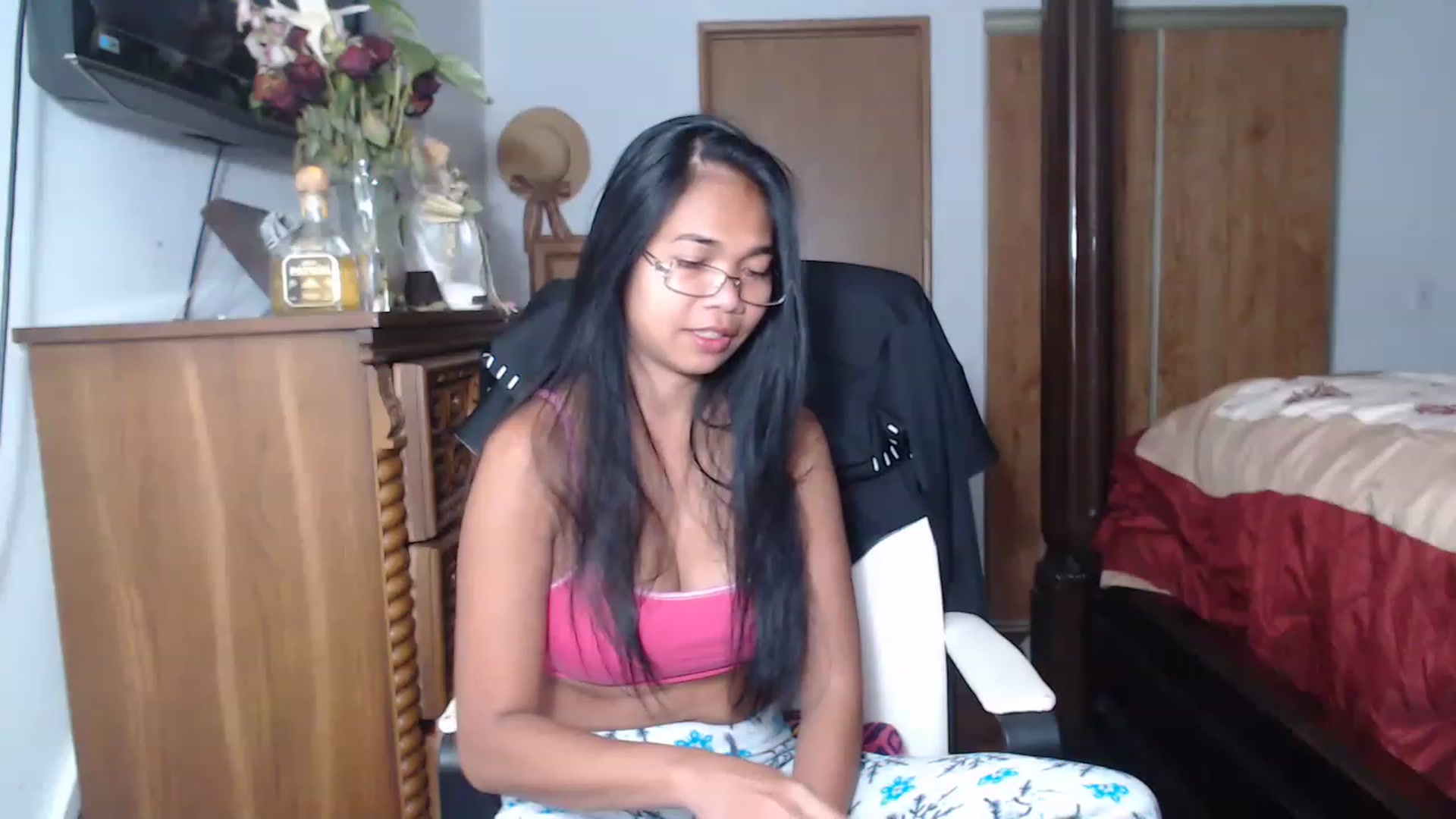 Gallery image thumbnail from Littlekai2023's myfreecams stream on, 06/19/2023, 19:33 image 16 of 20