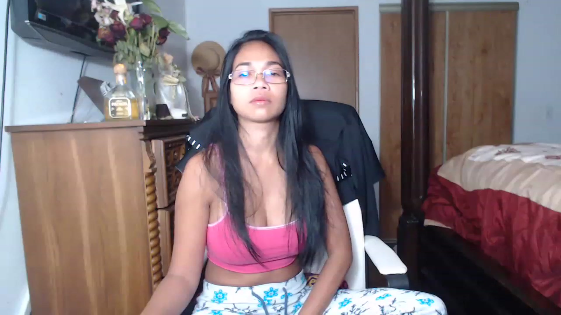 Gallery image thumbnail from Littlekai2023's myfreecams stream on, 06/19/2023, 19:33 image 13 of 20