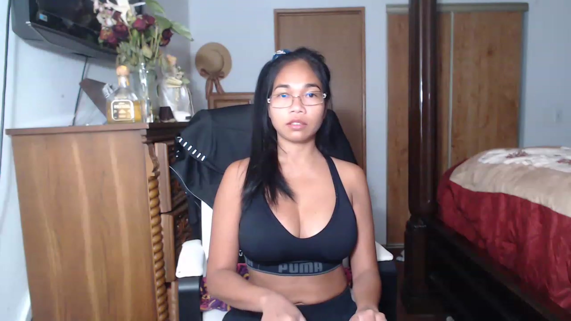 Gallery image thumbnail from Littlekai2023's myfreecams stream on, 06/20/2023, 24:02 image 18 of 20