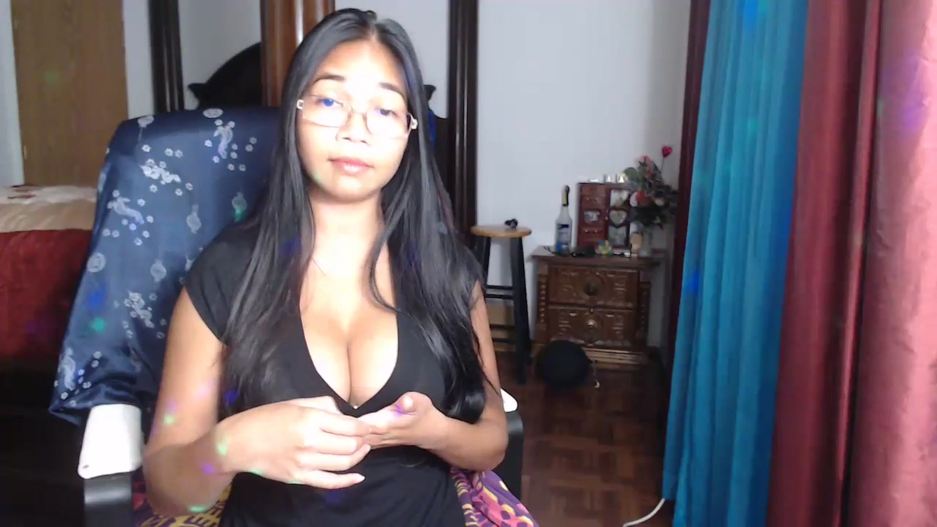 Gallery image thumbnail from Littlekai2023's myfreecams stream on, 06/21/2023, 01:15 image 17 of 20