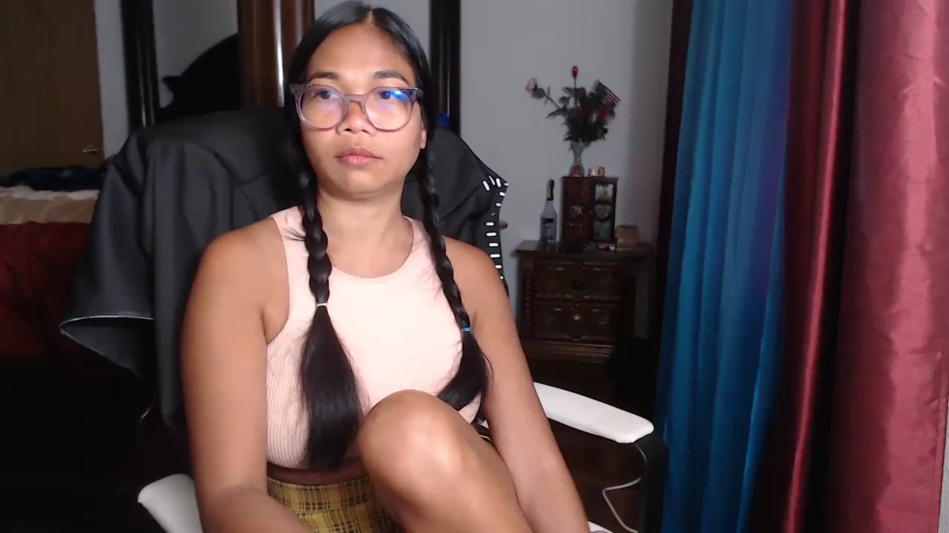 Gallery image thumbnail from Littlekai2023's myfreecams stream on, 06/26/2023, 20:10 image 18 of 20