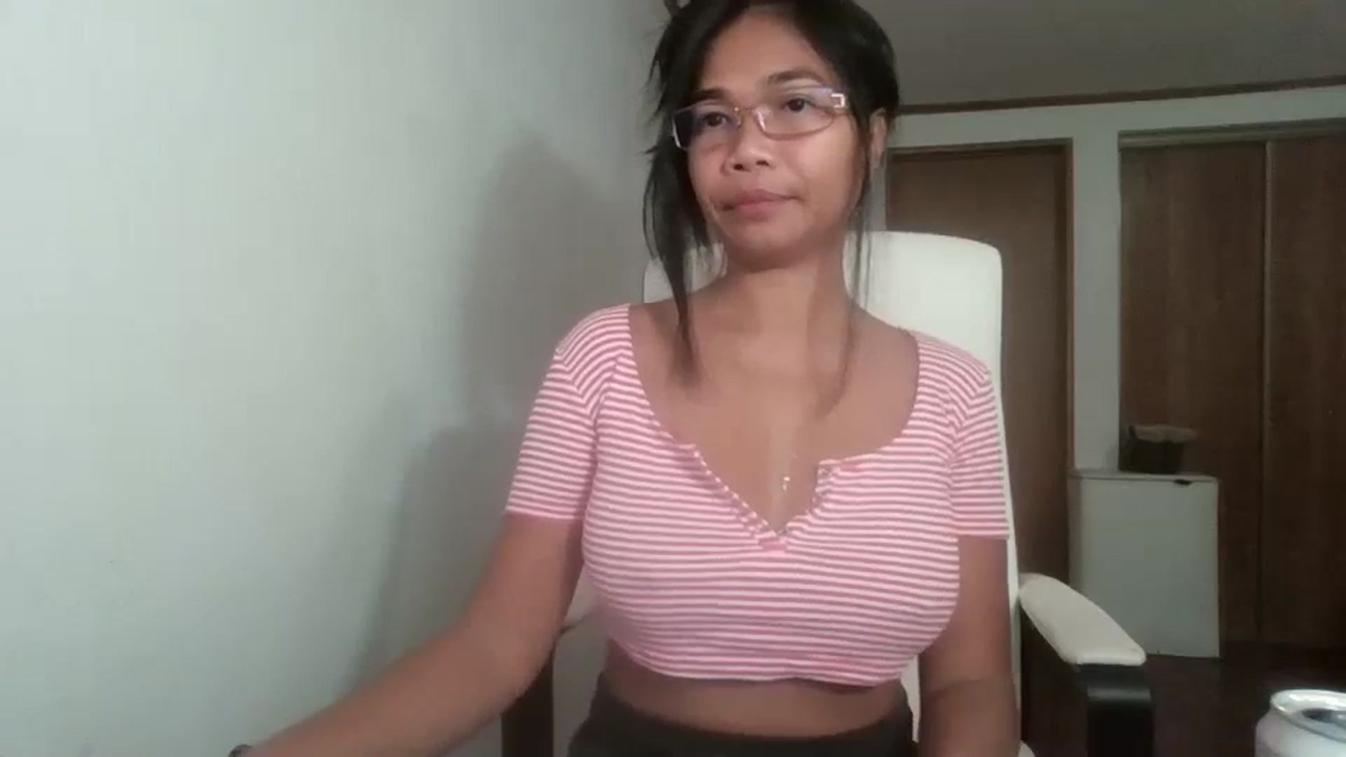 Gallery image thumbnail from Littlekai2023's myfreecams stream on, 10/18/2023, 04:01 image 15 of 20
