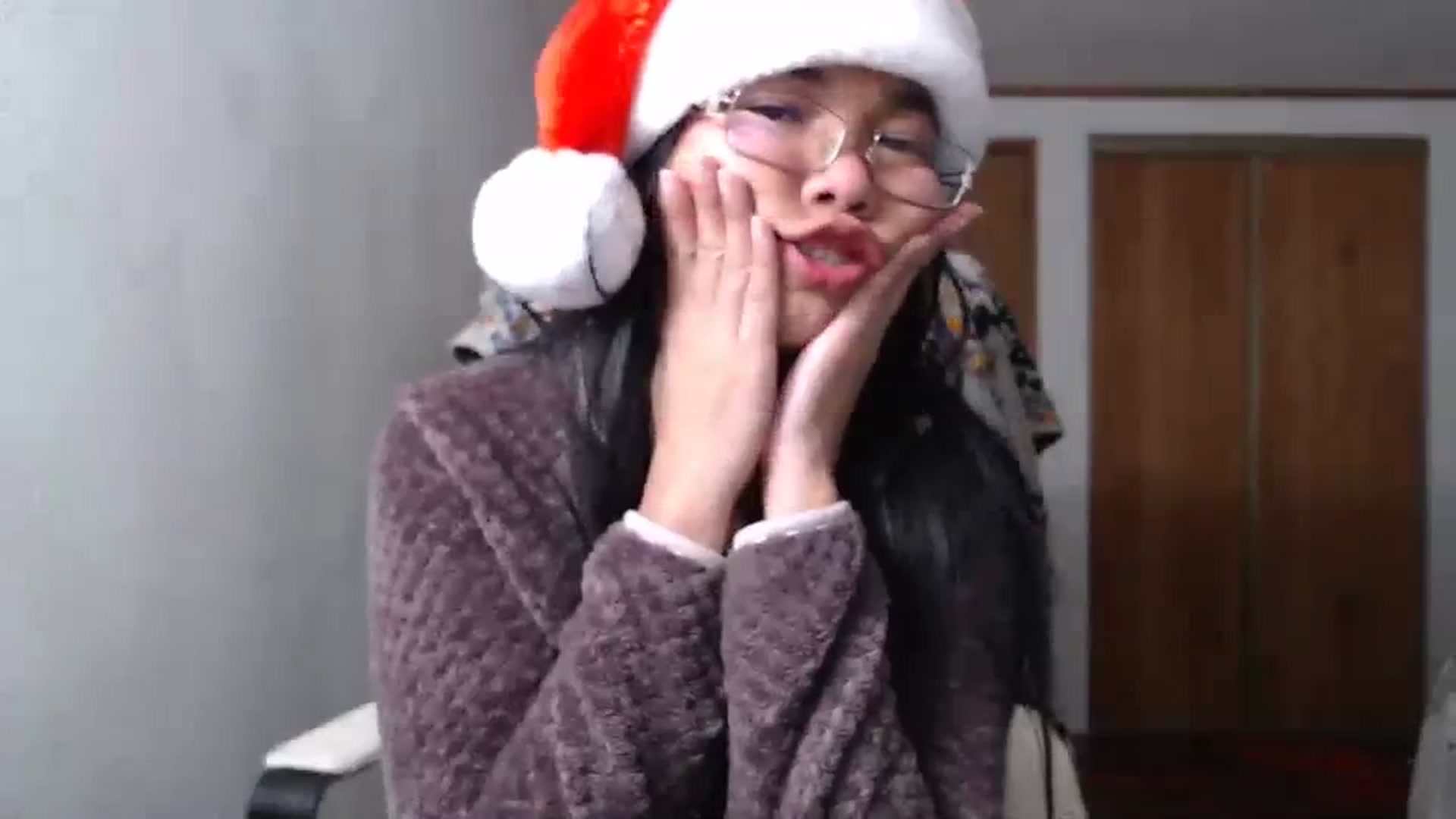 Gallery image thumbnail from Littlekai2023's myfreecams stream on, 12/24/2023, 19:55 image 18 of 20