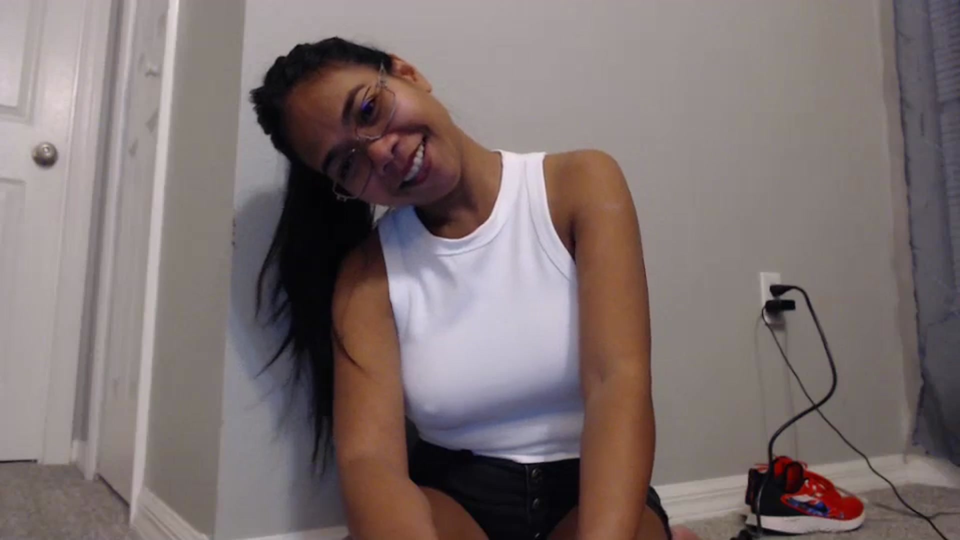 Gallery image thumbnail from Littlekai2023's myfreecams stream on, 01/30/2024, 02:30 image 3 of 20