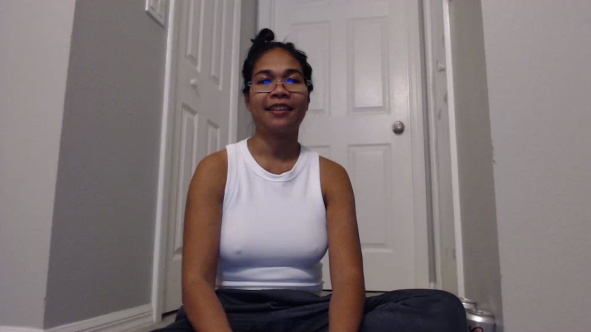 Gallery image thumbnail from Littlekai2023's myfreecams stream on, 01/30/2024, 02:30 image 16 of 20