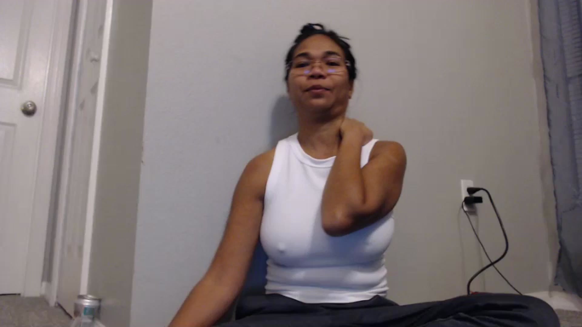 Gallery image thumbnail from Littlekai2023's myfreecams stream on, 01/30/2024, 02:30 image 12 of 20