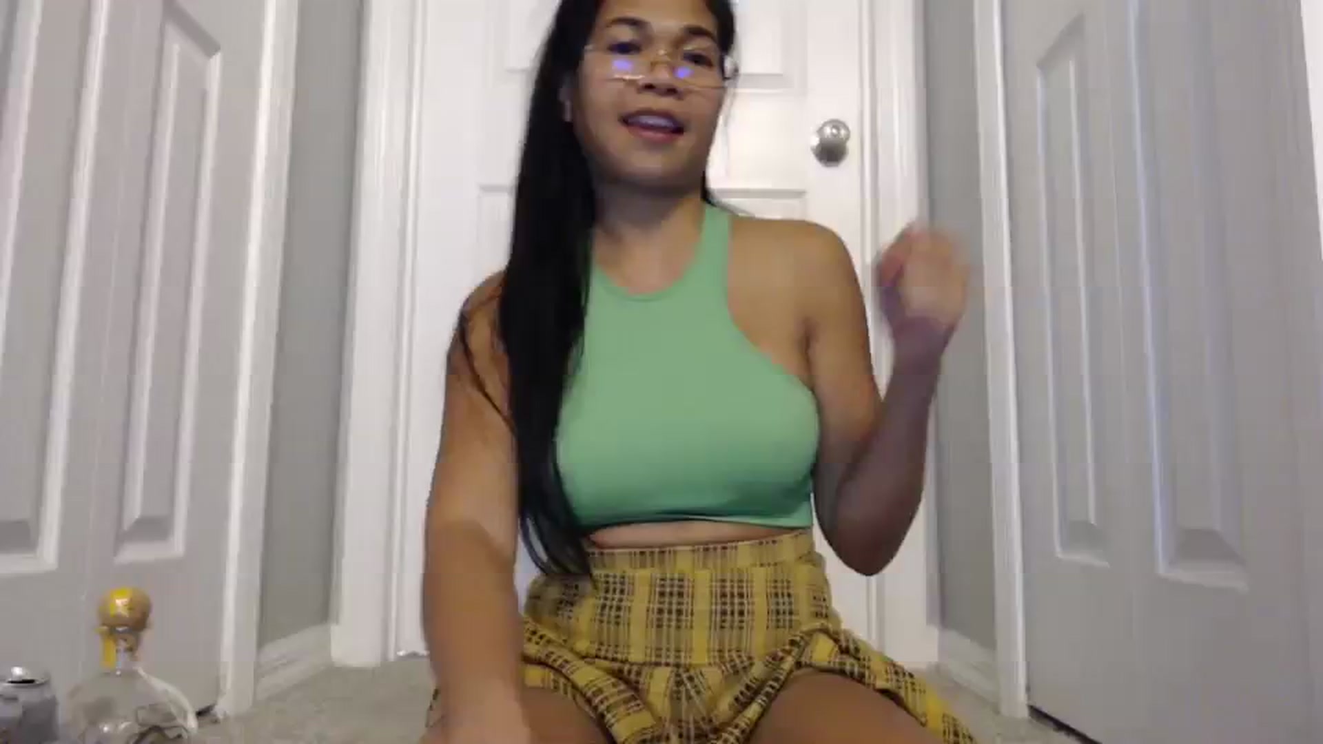 Gallery image thumbnail from Littlekai2023's myfreecams stream on, 02/17/2024, 04:05 image 1 of 20