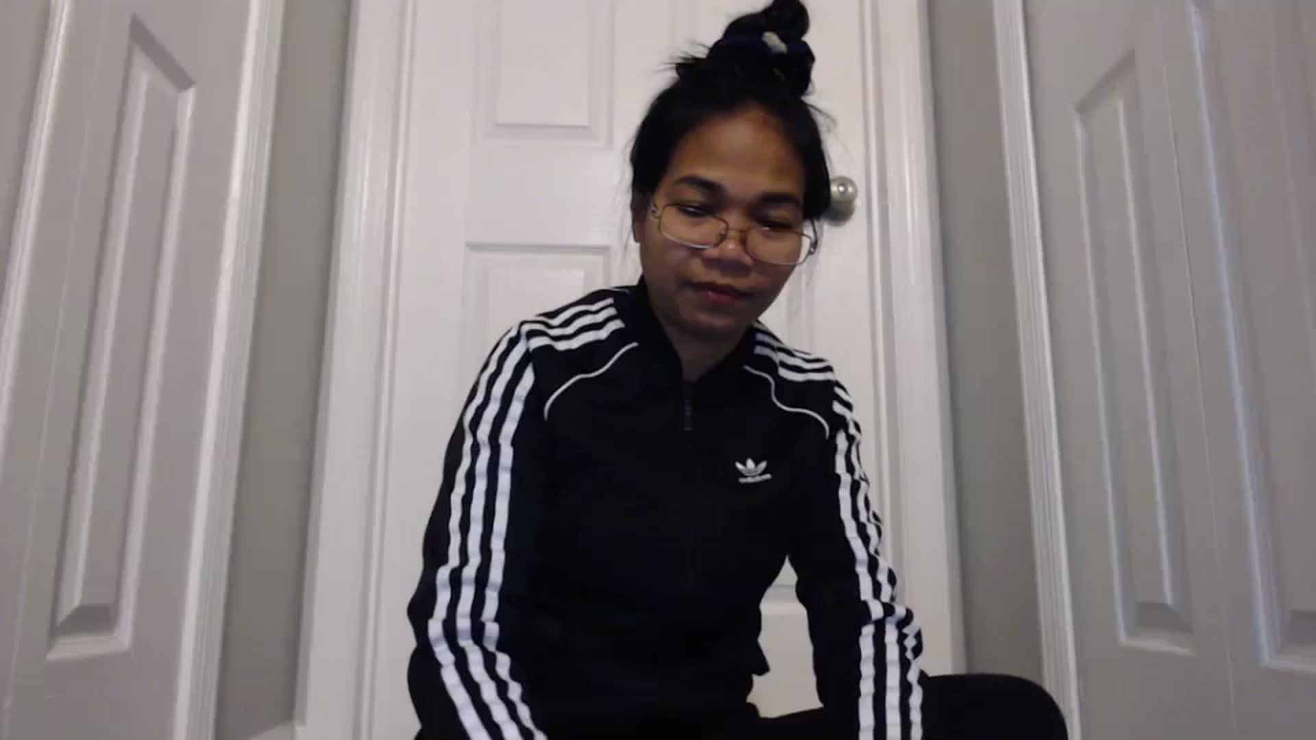 Gallery image thumbnail from Littlekai2023's myfreecams stream on, 02/19/2024, 24:02 image 17 of 20