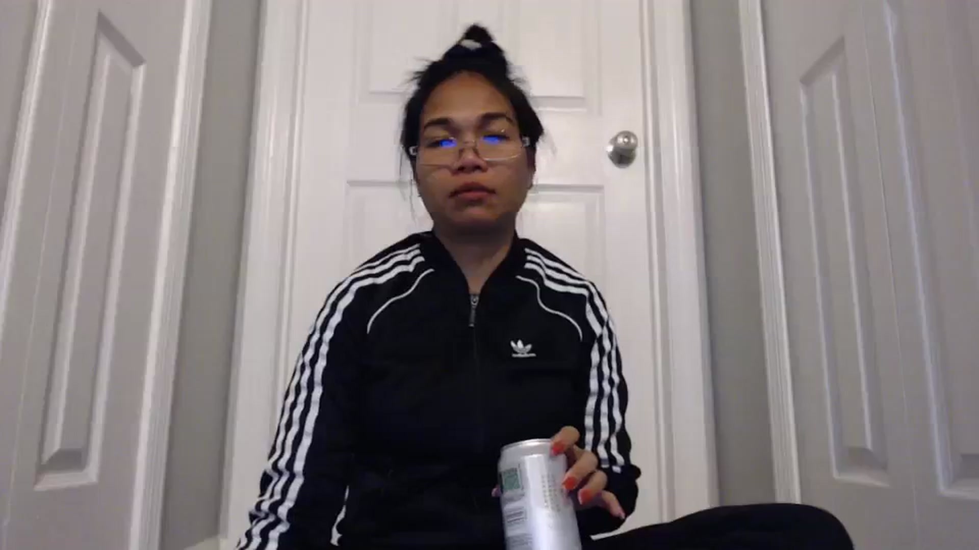 Gallery image thumbnail from Littlekai2023's myfreecams stream on, 02/19/2024, 24:02 image 16 of 20