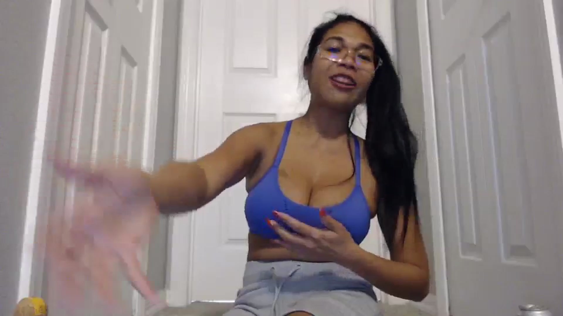Gallery image thumbnail from Littlekai2023's myfreecams stream on, 02/20/2024, 02:02 image 2 of 20