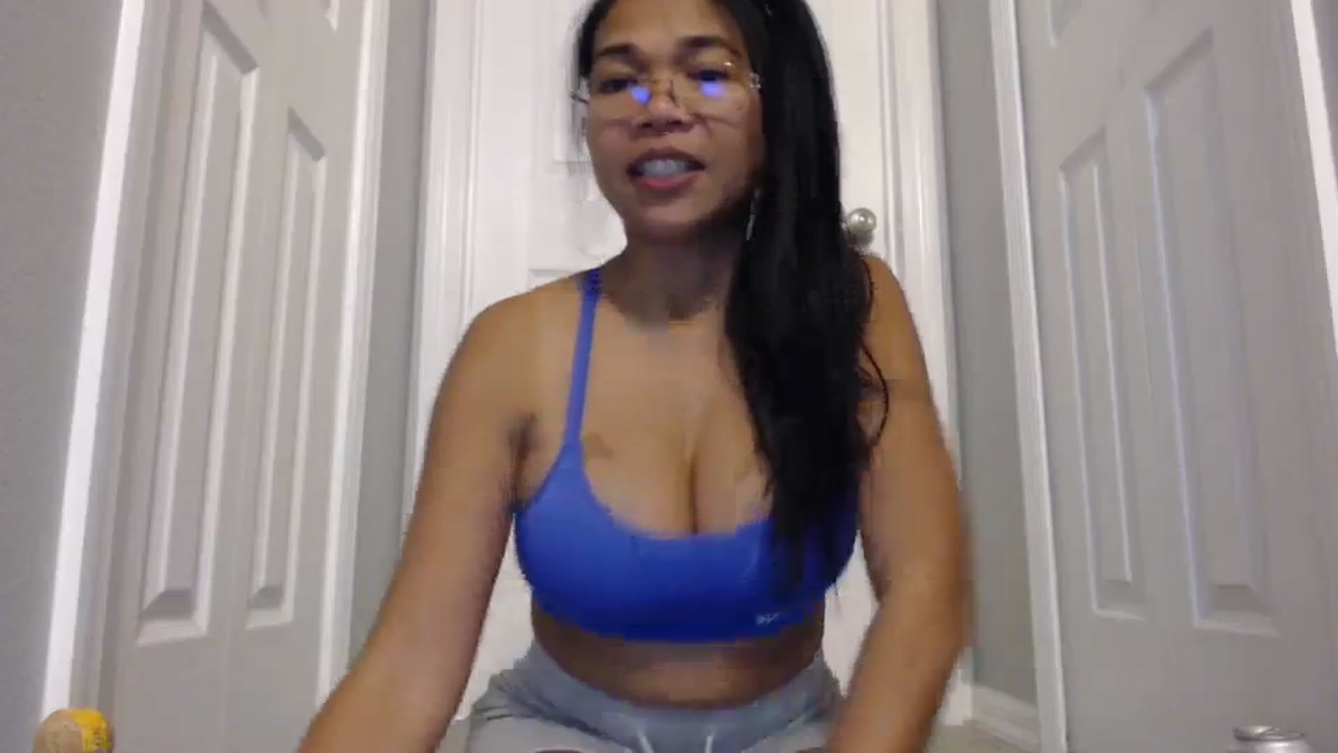 Gallery image thumbnail from Littlekai2023's myfreecams stream on, 02/20/2024, 02:02 image 16 of 20