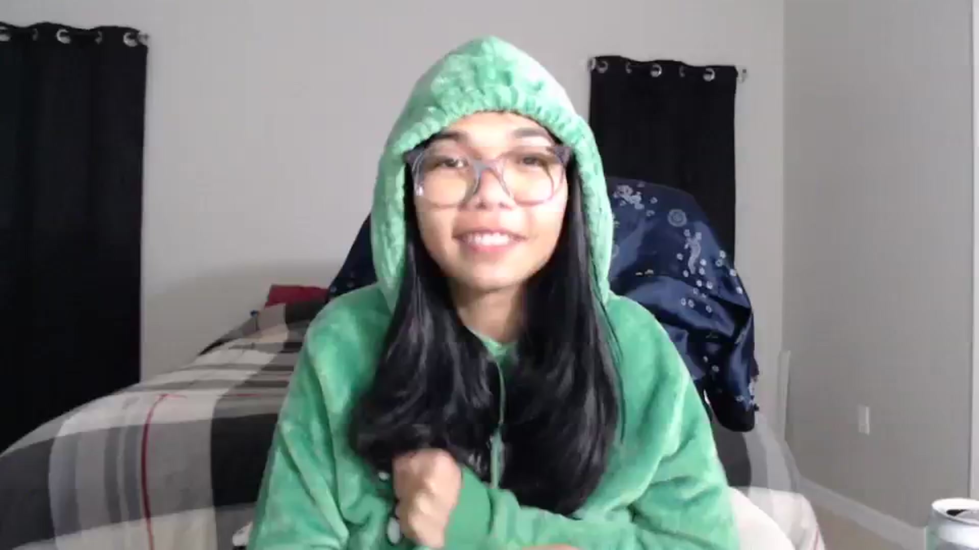 Gallery image thumbnail from Littlekai2023's myfreecams stream on, 03/04/2024, 03:21 image 18 of 20