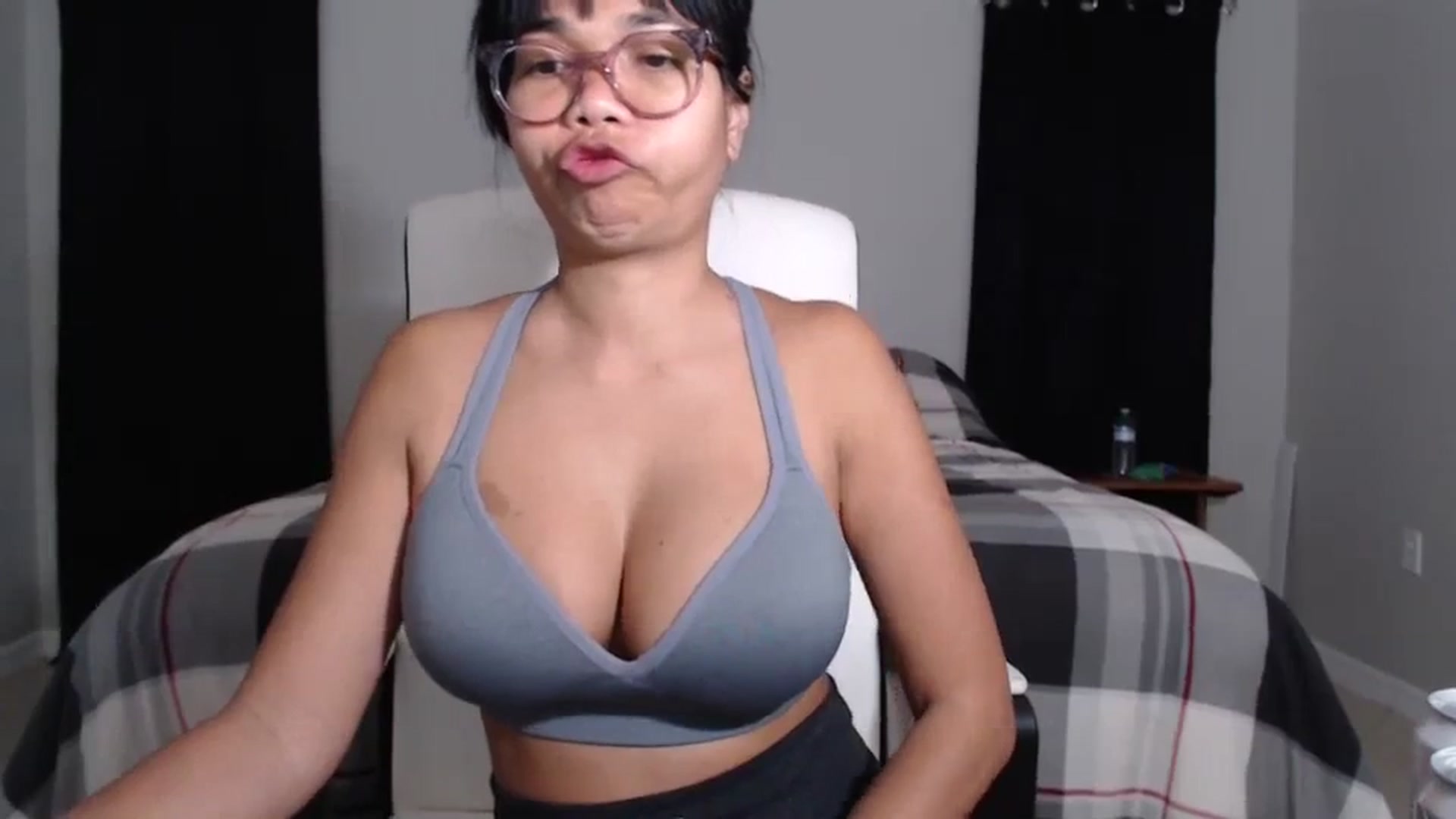 Gallery image thumbnail from Littlekai2023's myfreecams stream on, 03/05/2024, 04:40 image 17 of 20