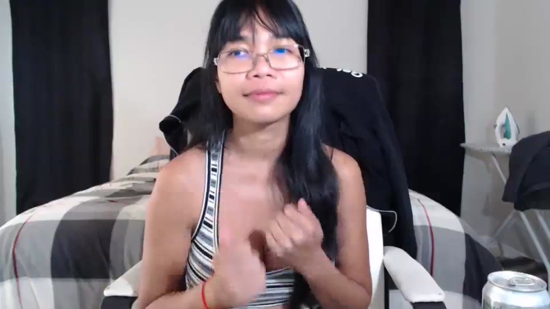 Gallery image thumbnail from Littlekai2023's myfreecams stream on, 04/01/2024, 19:45 image 10 of 20