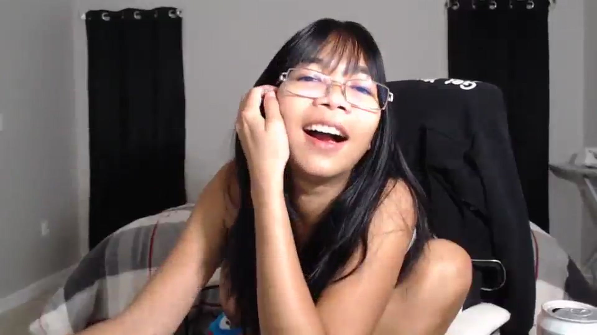 Gallery image thumbnail from Littlekai2023's myfreecams stream on, 04/03/2024, 01:20 image 10 of 20