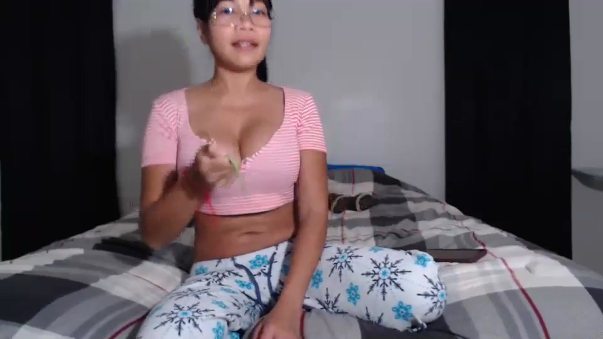 Gallery image thumbnail from Littlekai2023's myfreecams stream on, 04/17/2024, 01:57 image 16 of 20