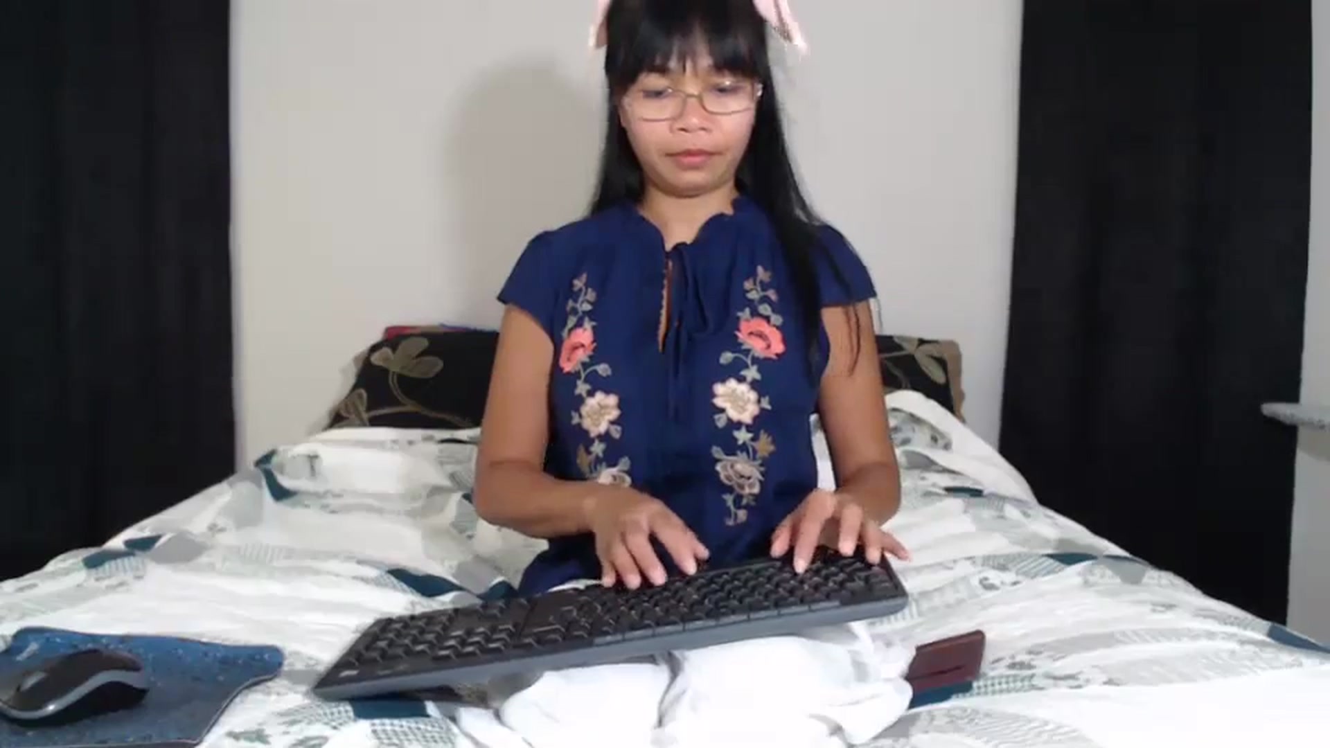 Gallery image thumbnail from Littlekai2023's myfreecams stream on, 05/19/2024, 18:15 image 8 of 20