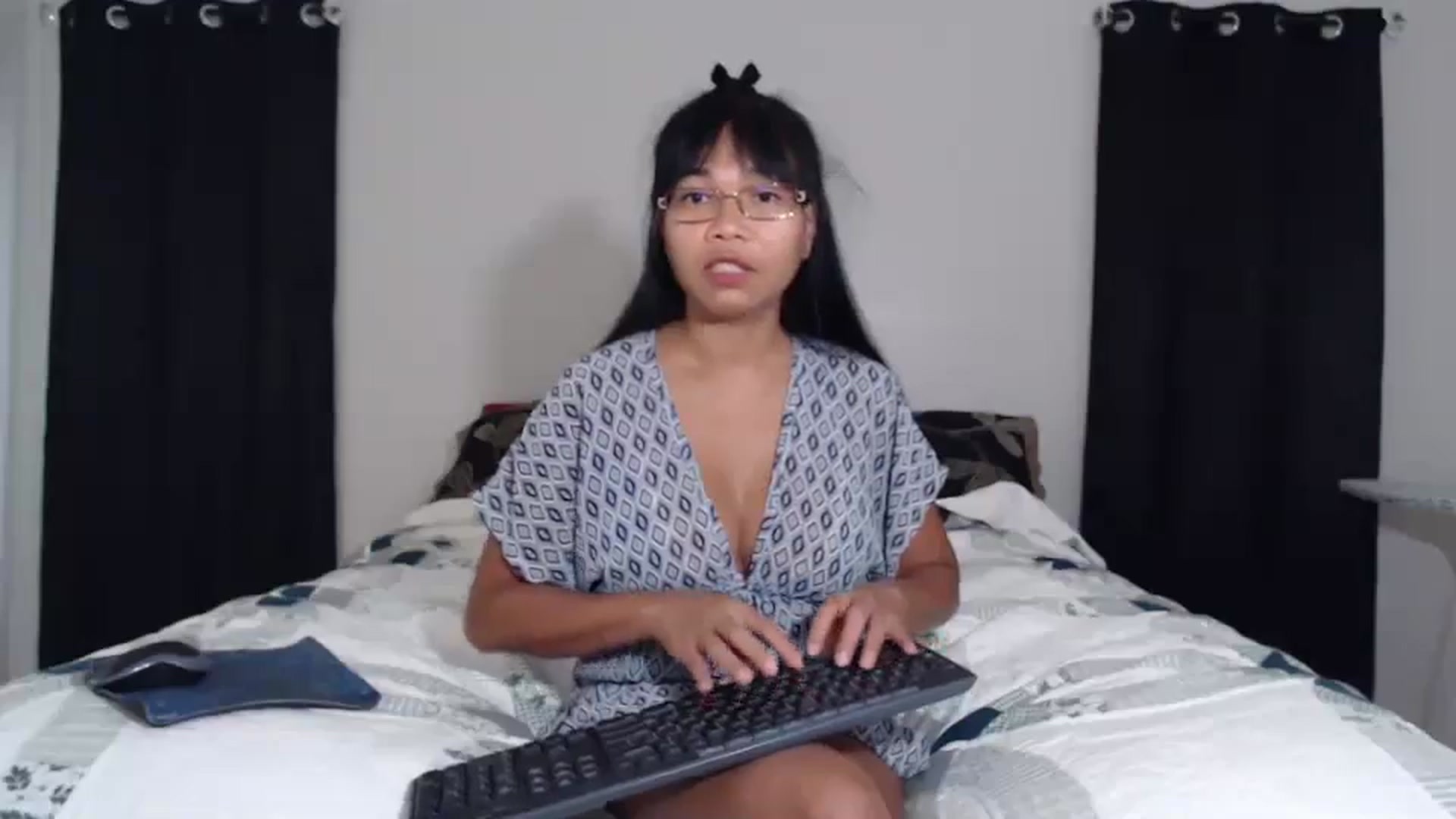 Gallery image thumbnail from Littlekai2023's myfreecams stream on, 05/20/2024, 24:05 image 4 of 20