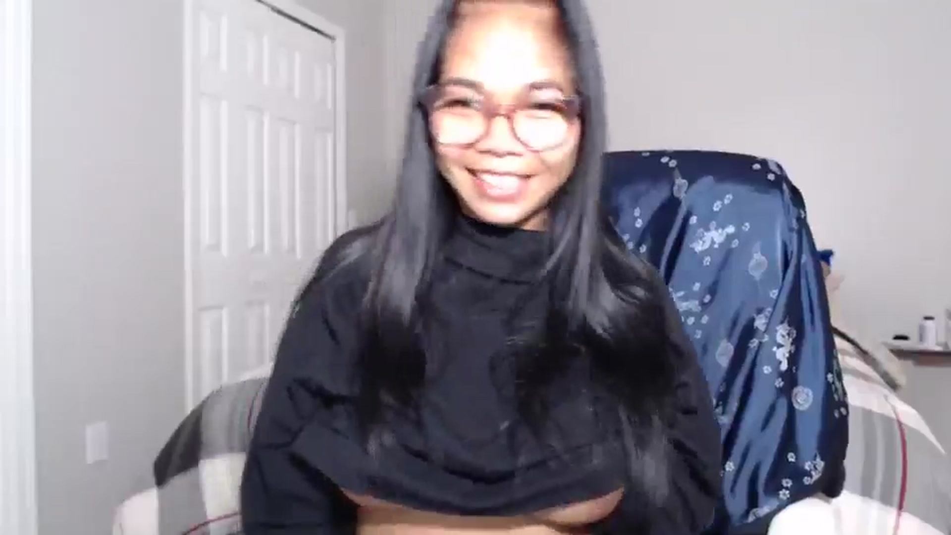 Gallery image thumbnail from Littlekai2023's myfreecams stream on, 06/04/2024, 04:18 image 13 of 20