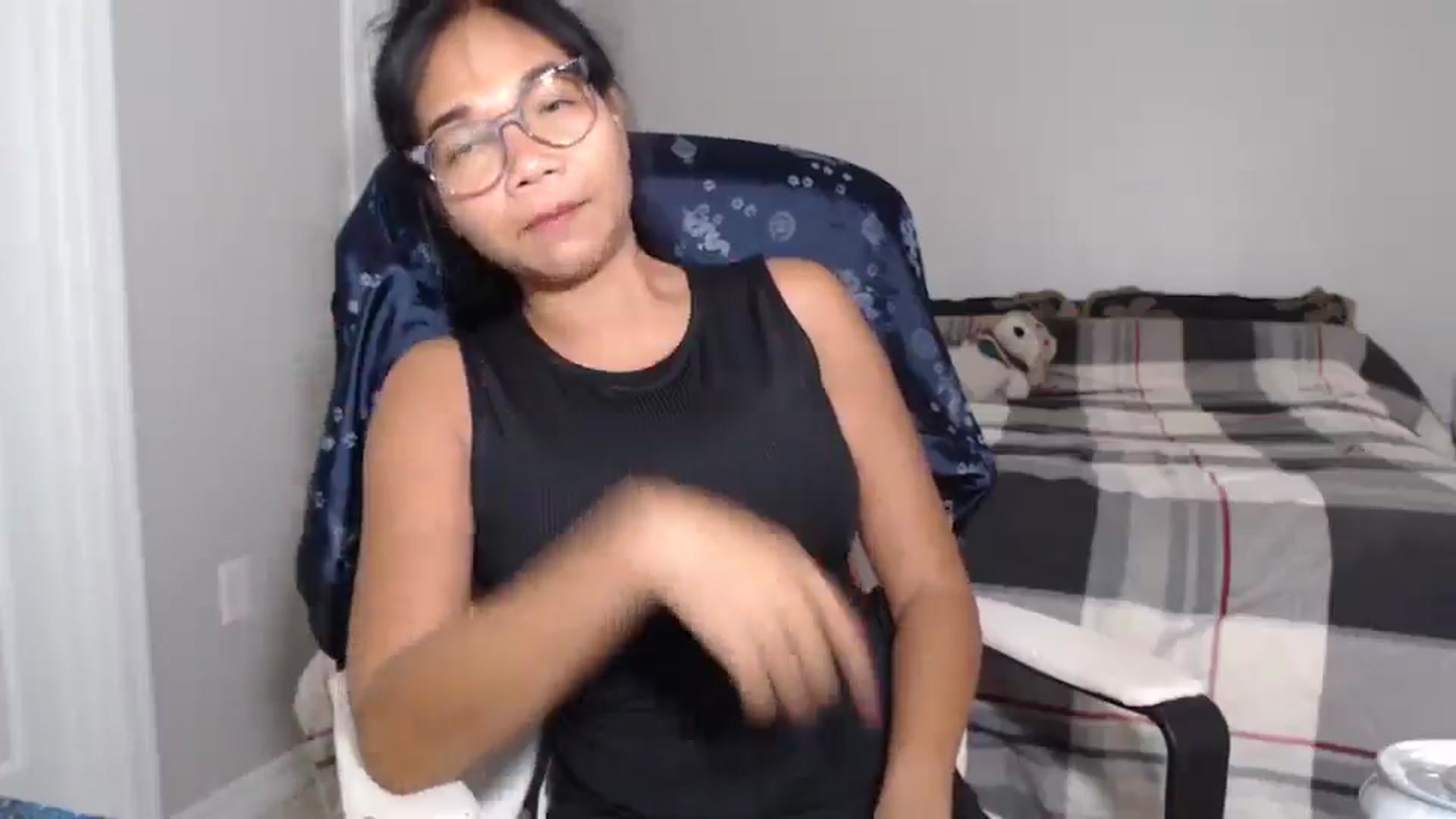 Gallery image thumbnail from Littlekai2023's myfreecams stream on, 06/17/2024, 24:02 image 17 of 20