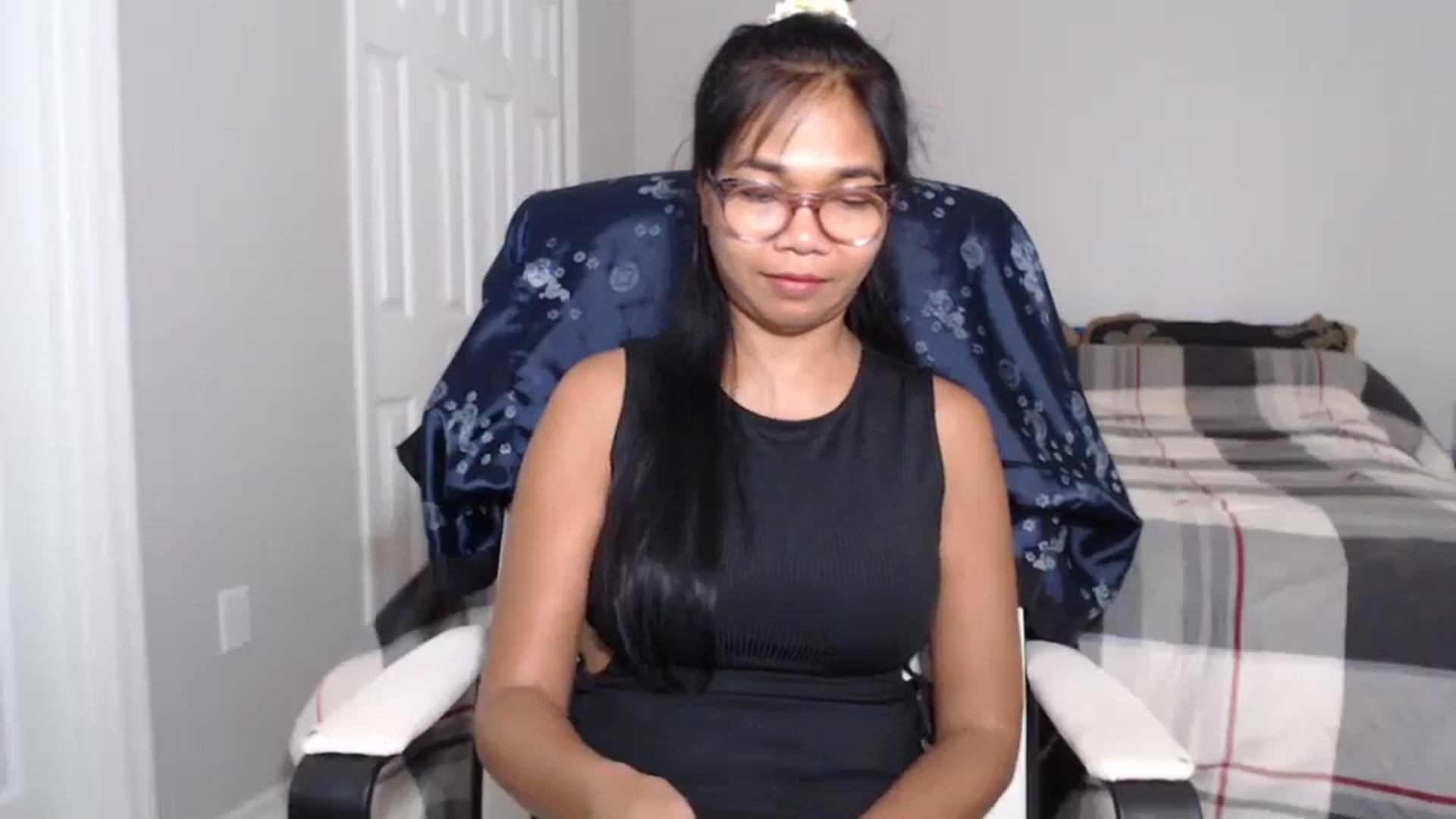 Gallery image thumbnail from Littlekai2023's myfreecams stream on, 06/17/2024, 24:02 image 5 of 20