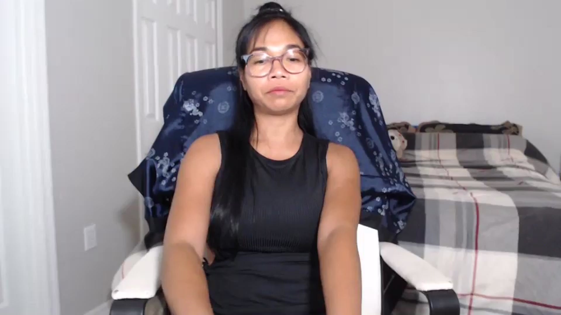 Gallery image thumbnail from Littlekai2023's myfreecams stream on, 06/17/2024, 24:02 image 6 of 20