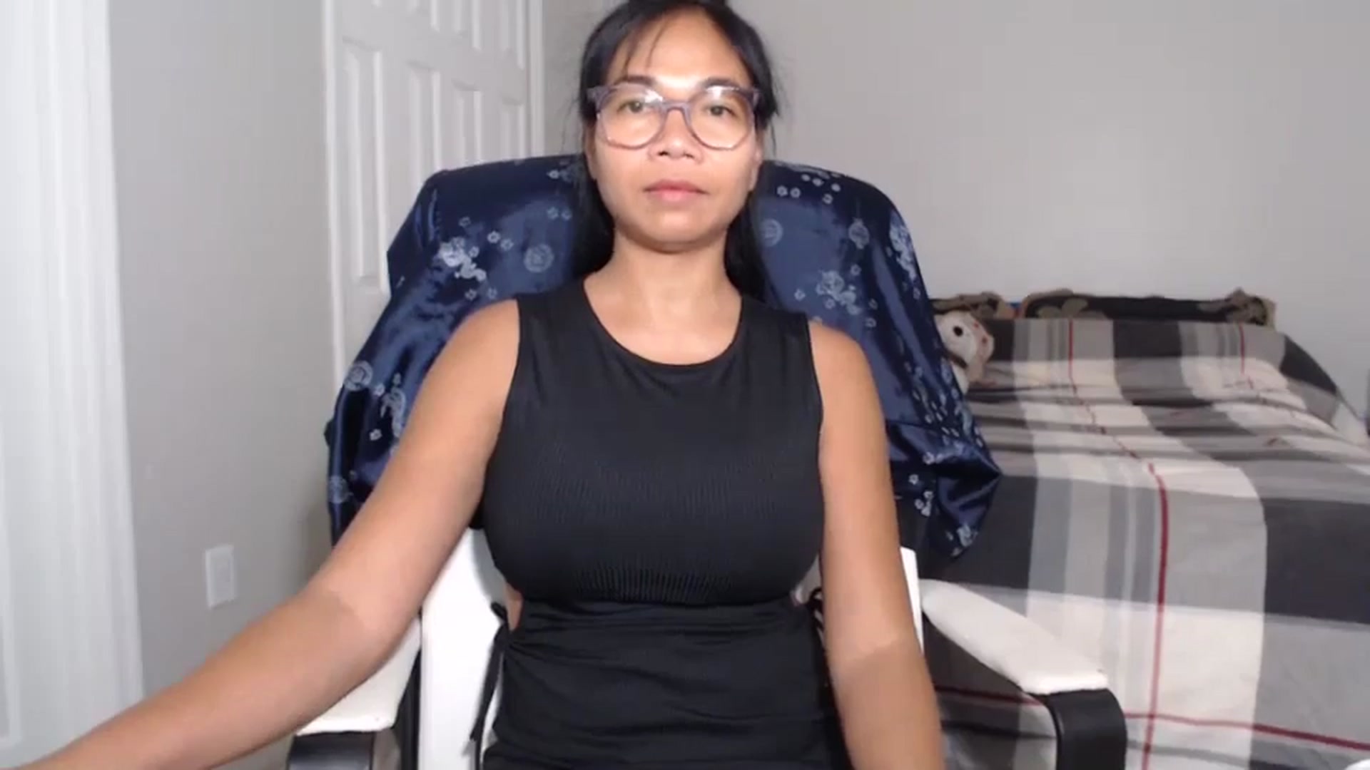 Gallery image thumbnail from Littlekai2023's myfreecams stream on, 06/17/2024, 24:02 image 11 of 20