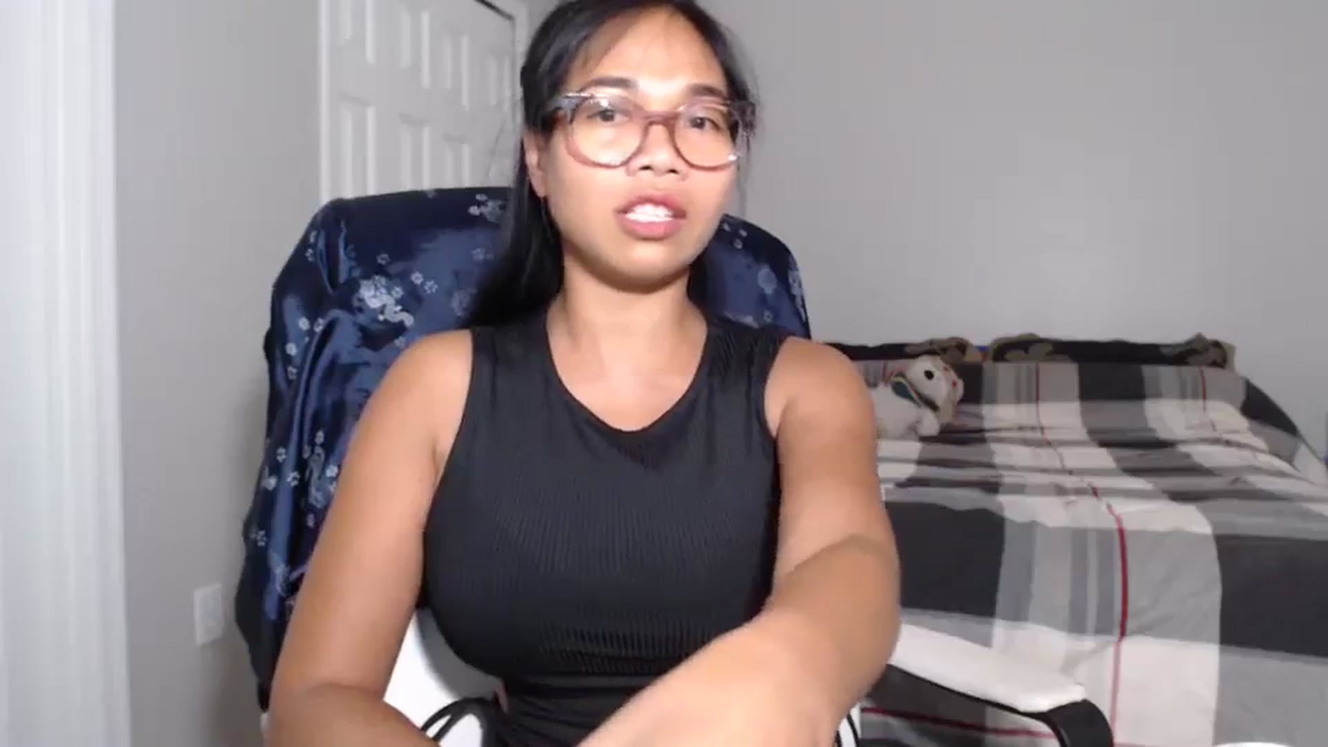 Gallery image thumbnail from Littlekai2023's myfreecams stream on, 06/17/2024, 24:02 image 18 of 20