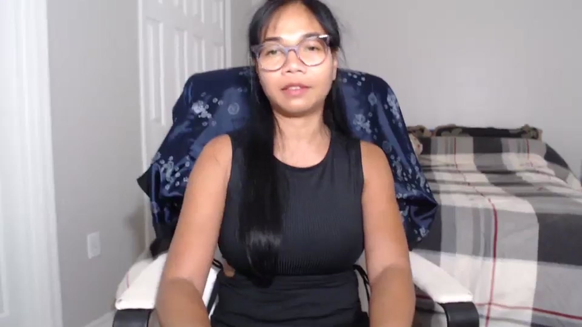 Gallery image thumbnail from Littlekai2023's myfreecams stream on, 06/17/2024, 24:02 image 2 of 20