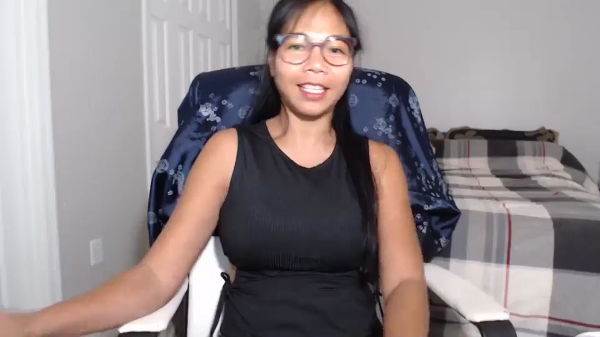 Gallery image thumbnail from Littlekai2023's myfreecams stream on, 06/17/2024, 24:02 image 14 of 20