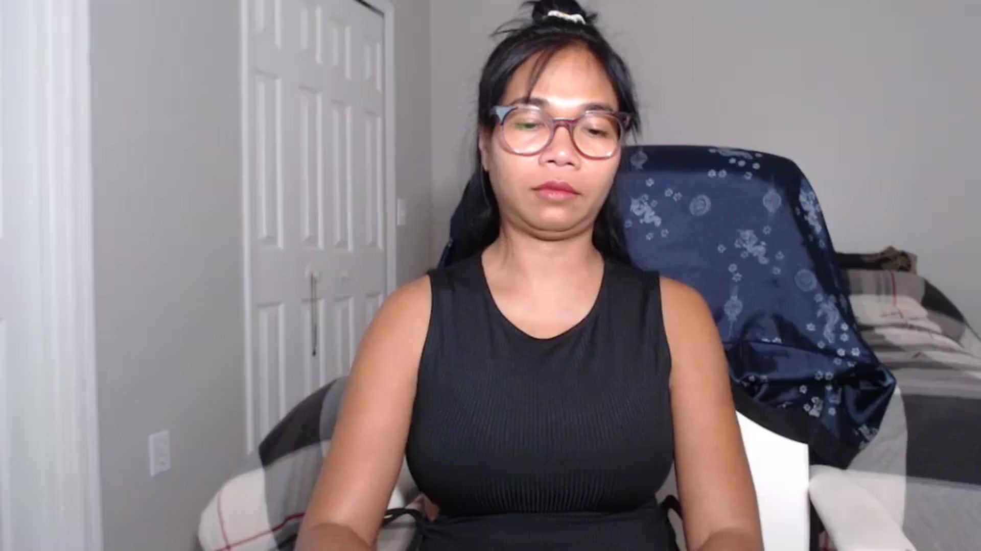 Gallery image thumbnail from Littlekai2023's myfreecams stream on, 06/17/2024, 24:41 image 13 of 20
