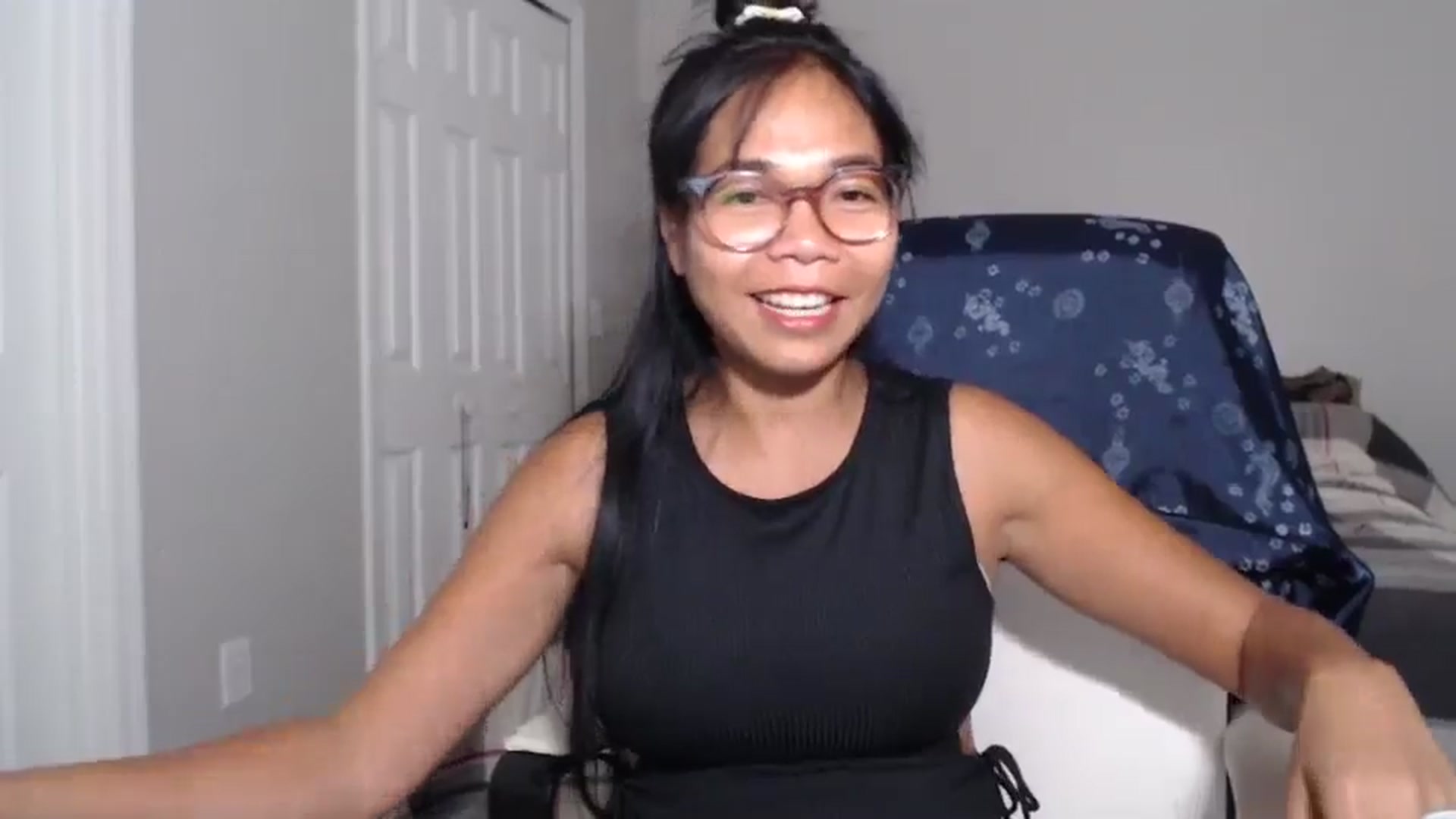 Gallery image thumbnail from Littlekai2023's myfreecams stream on, 06/17/2024, 24:41 image 18 of 20