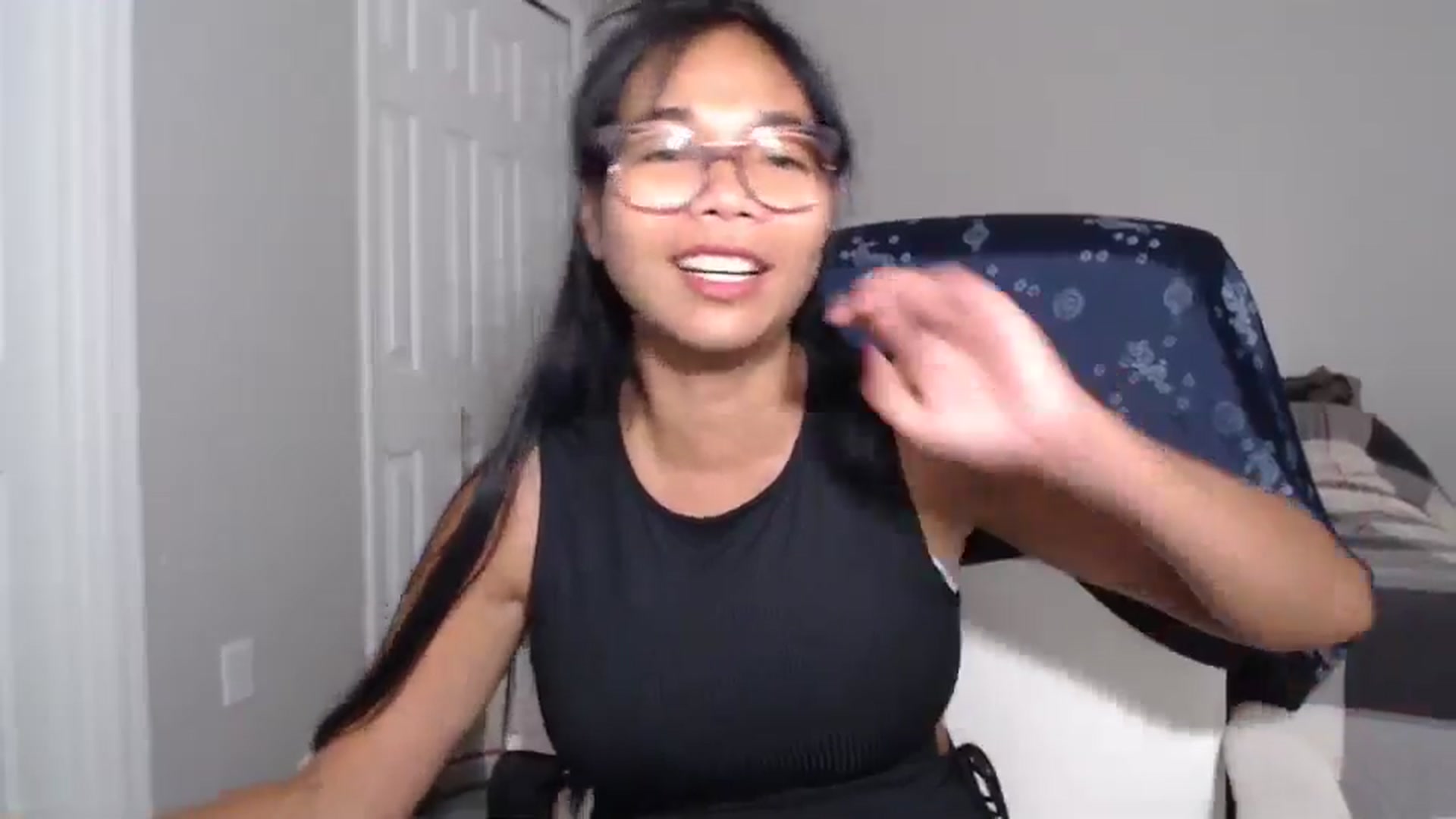 Gallery image thumbnail from Littlekai2023's myfreecams stream on, 06/17/2024, 24:41 image 17 of 20