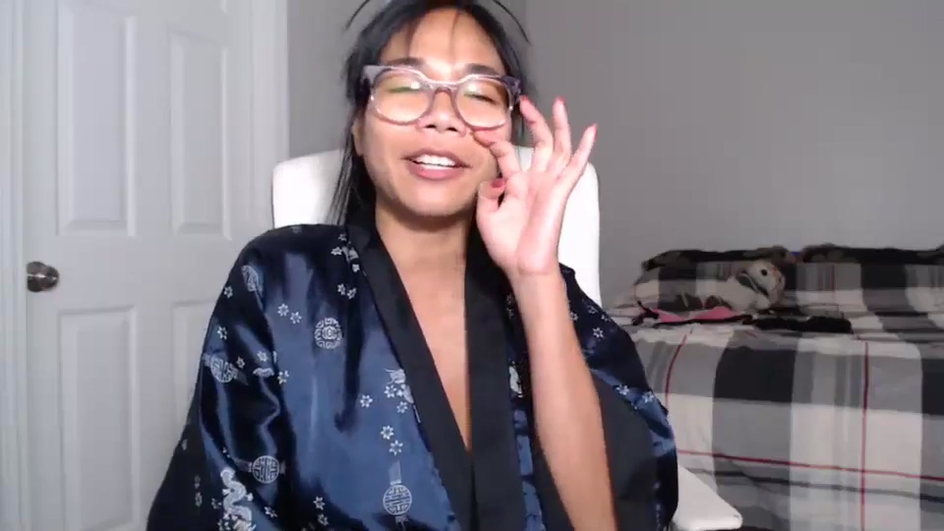 Gallery image thumbnail from Littlekai2023's myfreecams stream on, 06/17/2024, 03:31 image 16 of 20