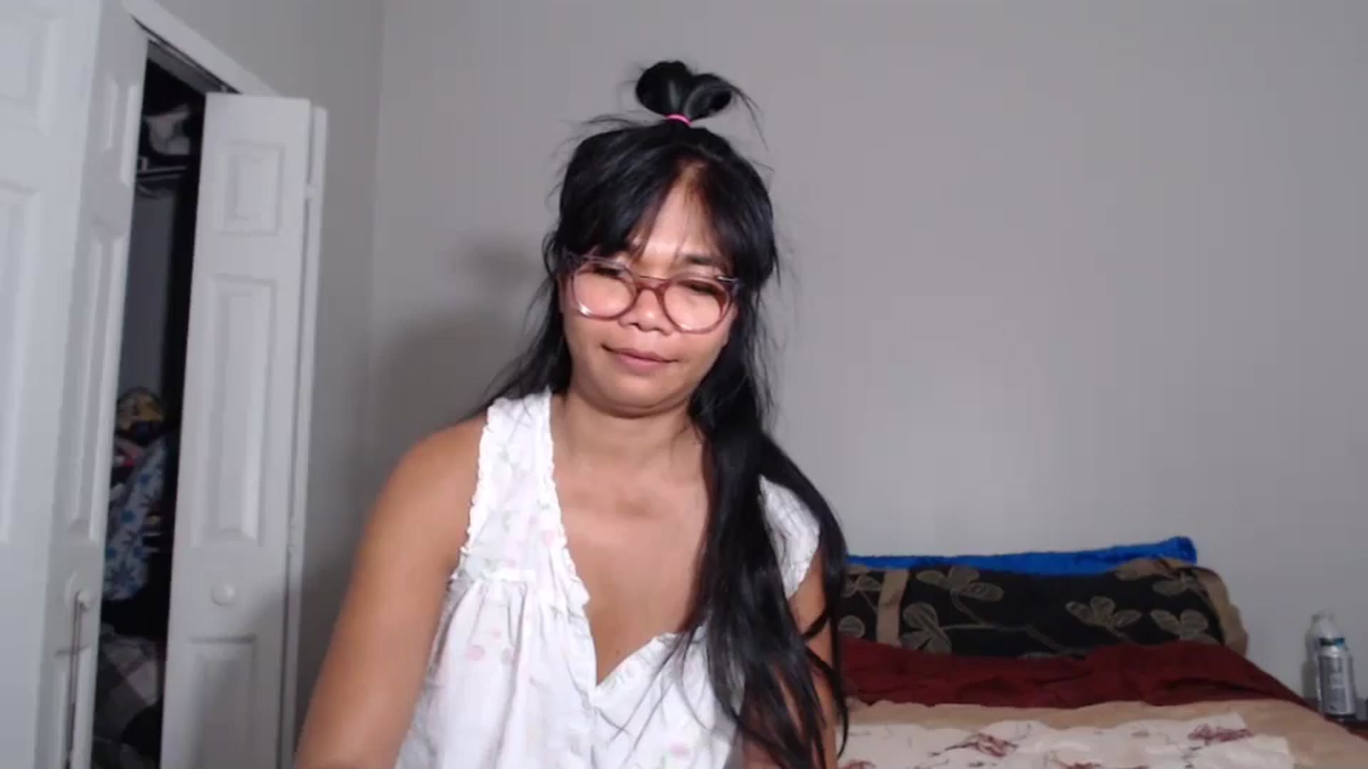 Gallery image thumbnail from Littlekai2023's myfreecams stream on, 06/25/2024, 01:31 image 19 of 20