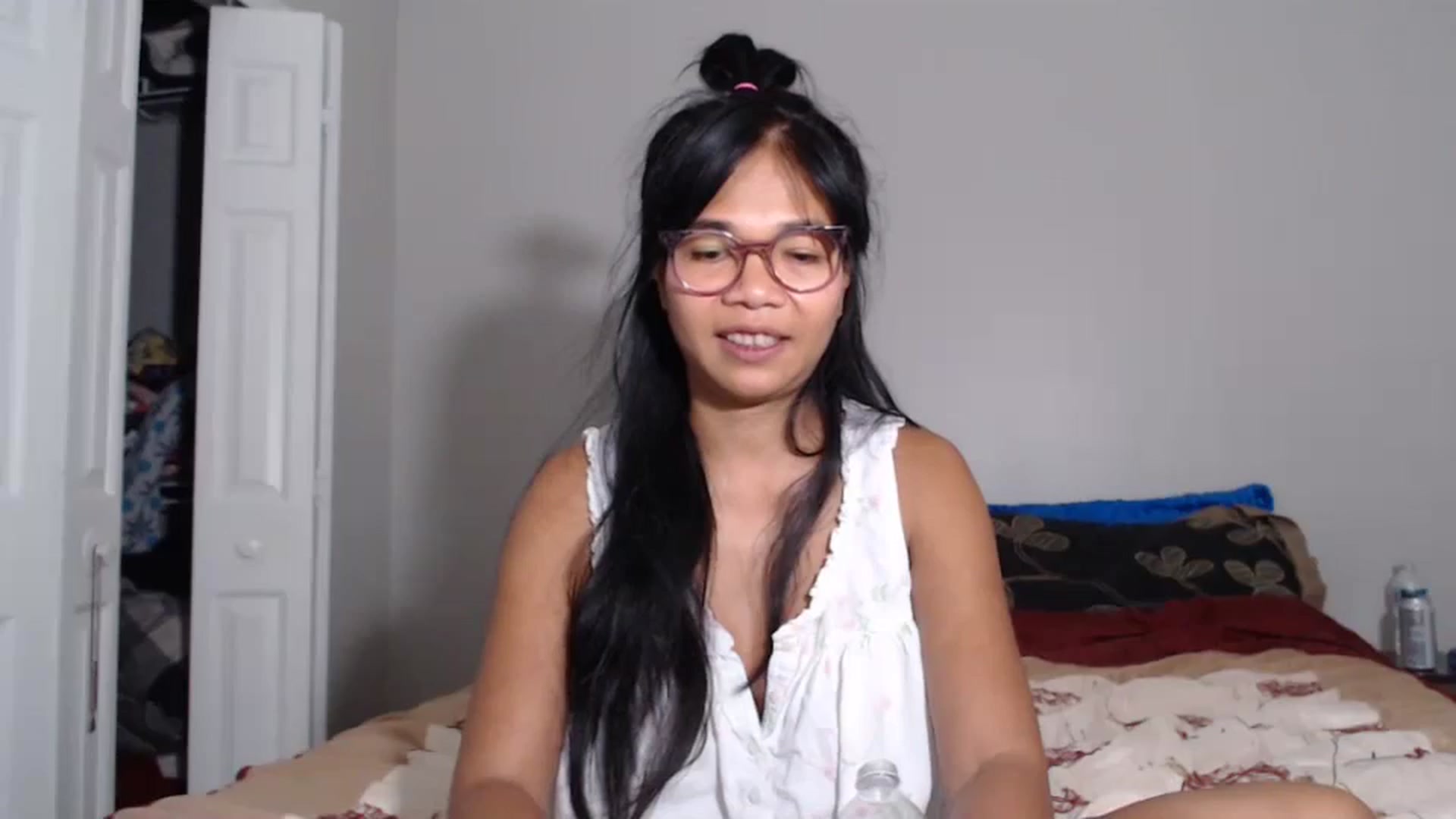 Gallery image thumbnail from Littlekai2023's myfreecams stream on, 06/25/2024, 01:31 image 16 of 20