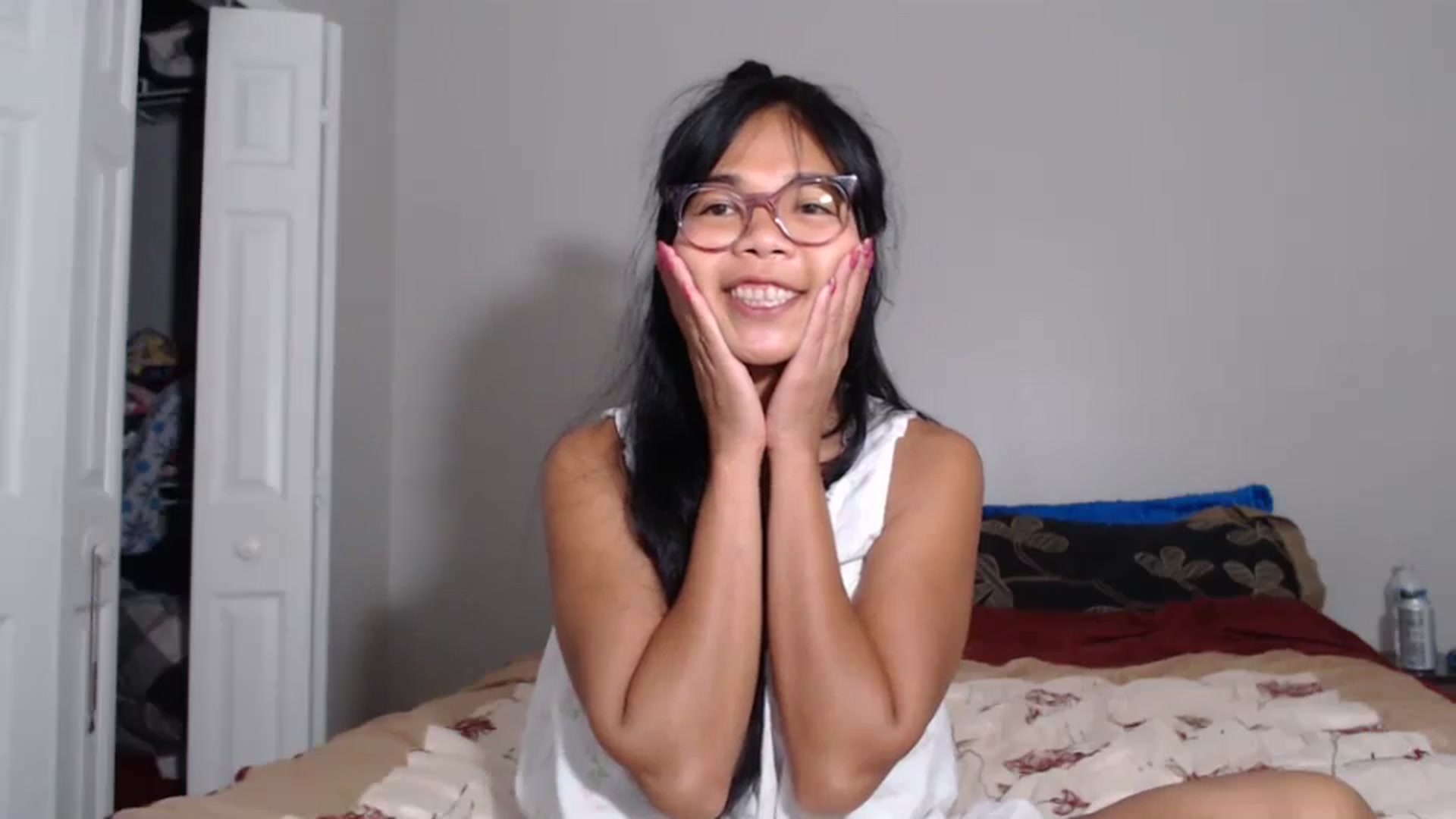 Gallery image thumbnail from Littlekai2023's myfreecams stream on, 06/25/2024, 01:31 image 15 of 20