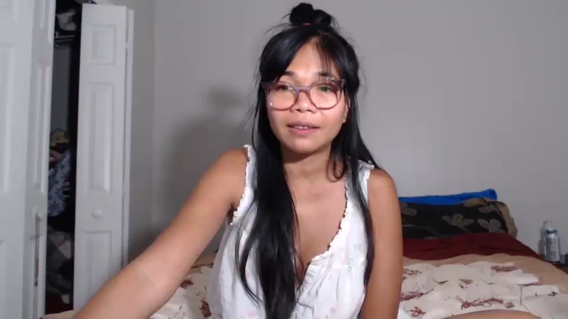Gallery image thumbnail from Littlekai2023's myfreecams stream on, 06/25/2024, 01:31 image 10 of 20